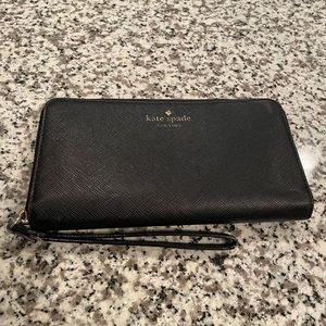 KATE SPADE NEW YORK - Black Saffiano Leather Wristlet Clutch
